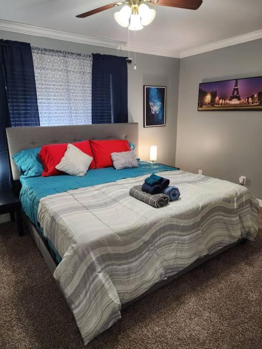 Blue Shark *E4* @ Midtown Comfortable 1Br King Apartment هيوستن المظهر الخارجي الصورة