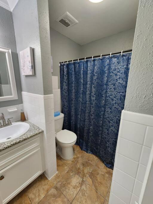 Blue Shark *E4* @ Midtown Comfortable 1Br King Apartment هيوستن المظهر الخارجي الصورة