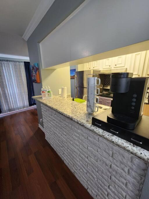 Blue Shark *E4* @ Midtown Comfortable 1Br King Apartment هيوستن المظهر الخارجي الصورة