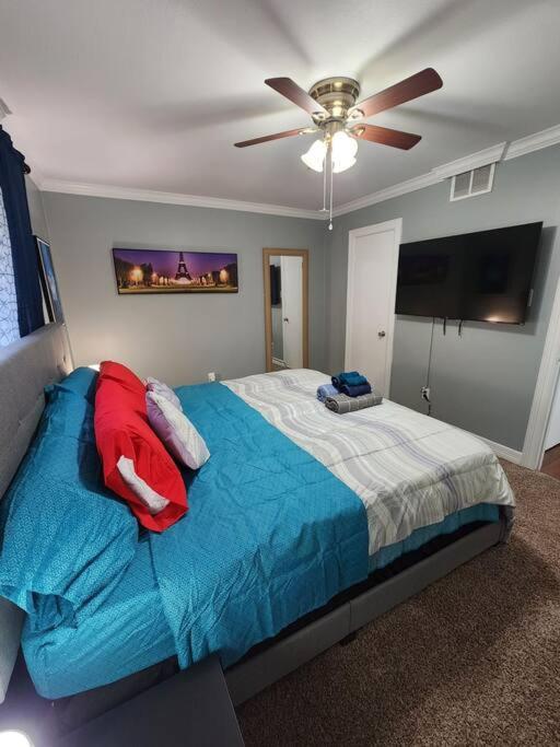 Blue Shark *E4* @ Midtown Comfortable 1Br King Apartment هيوستن المظهر الخارجي الصورة